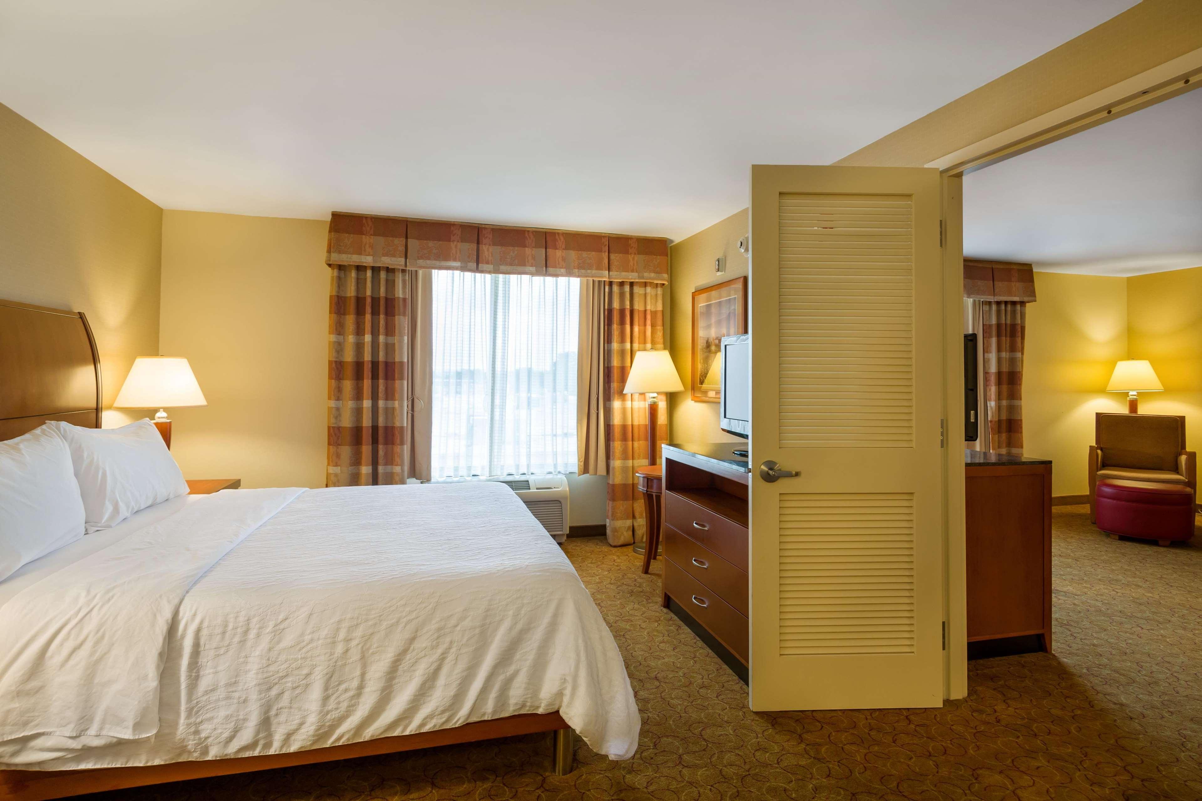 Hilton Garden Cleveland East / Village Hotel 3*