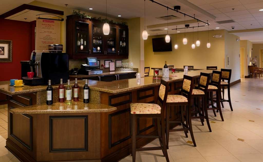 Hotel Hilton Garden Cleveland East / Village Mayfield