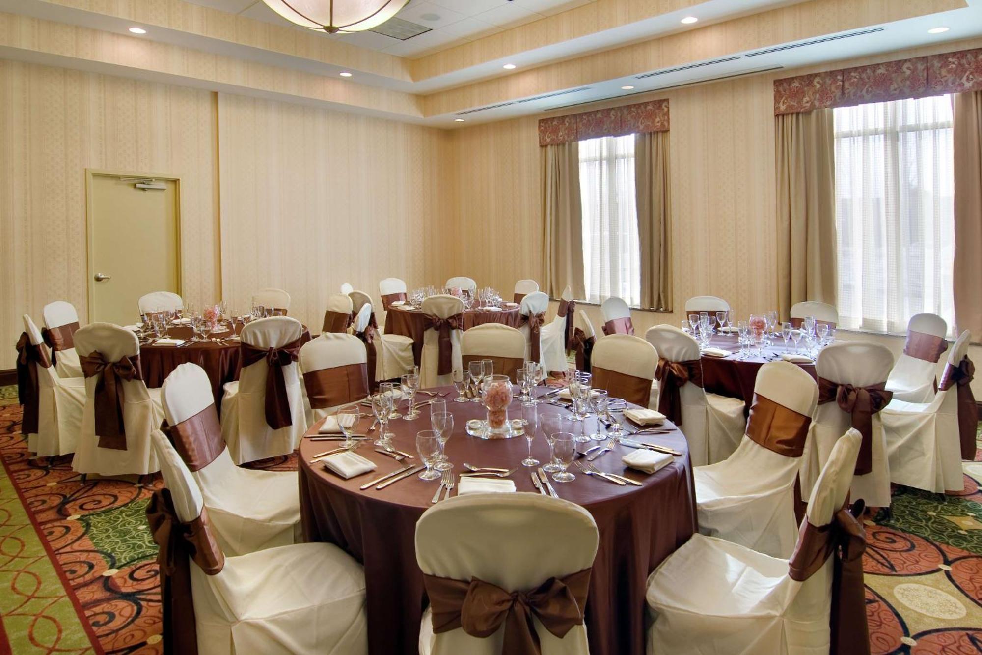 Hotel Hilton Garden Cleveland East / Village